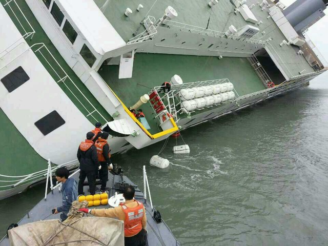 Được biết, 340 hành khách là học sinh và giáo viên thuộc trường trung học Danwon, gần thủ đô Seoul. Họ tới đảo Jeju trong một chuyến dã ngoại.