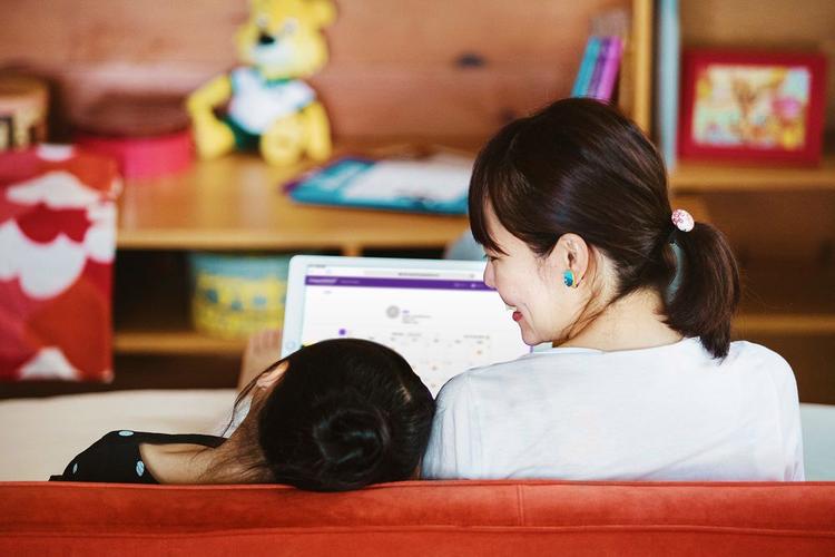 Đăng Lưu trong tấm ảnh cùng MC Quyền Linh.
