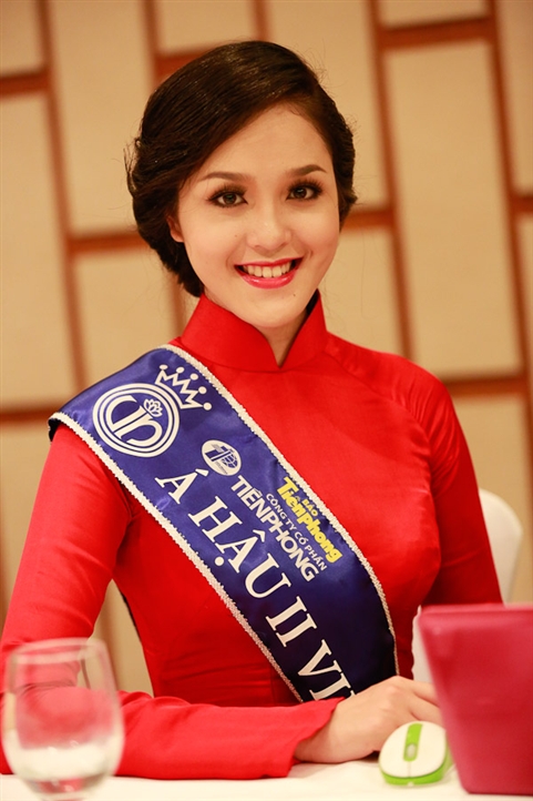 Hình ảnh ngày mới đăng quang ngôi á hậu của cô.