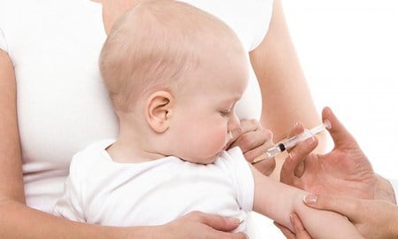 7 lưu ý quan trọng bố mẹ cần phải biết khi đưa trẻ đi tiêm phòng