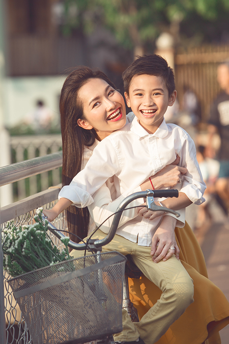 Sonic là cậu bé tình cảm và ngoan ngoãn.