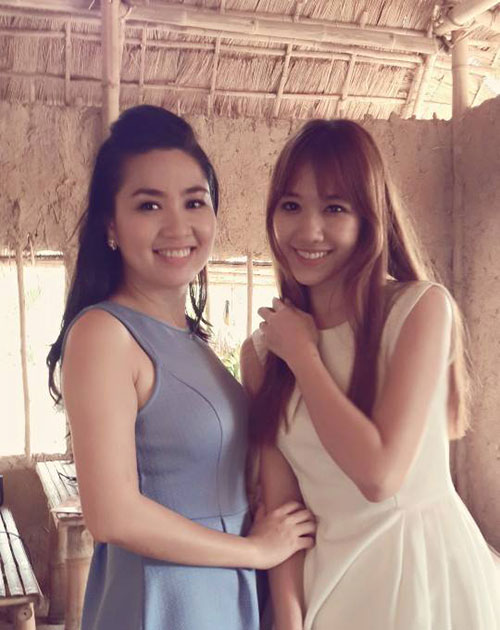 Hari Won hào hứng khi được chụp ảnh cùng diễn viên Lê Khánh: 'Rất thích chị này, từ ngày xem Cô dâu đại chiến! Giọng nói cũng thích, cách diễn của chị cũng thích! Được chụp hình chung với chị, mừng ghê'.