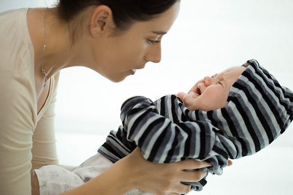 Giải mã nguyên nhân khiến trẻ bị ọc sữa
