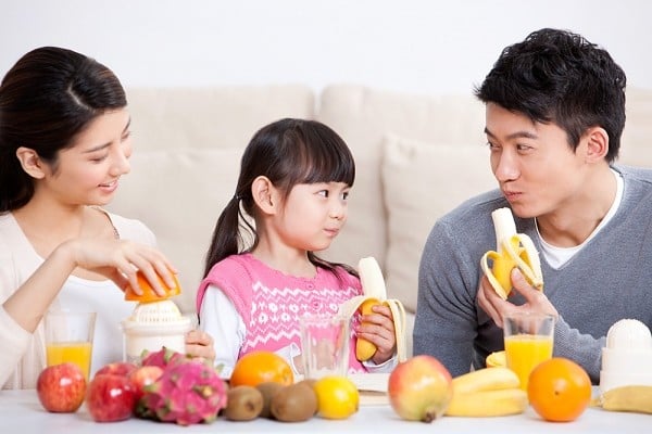 Ăn nhiều trái cây, rau củ. Khi bạn hút thuốc, Sh88bet đăng ký miễn phí thường thiếu nhiều dưỡng chất quan trọng. Và một khi bỏ thuốc, bạn cũng cần ăn thêm nhiều rau củ để bổ sung vitamin các loại cho Sh88bet đăng ký miễn phí.