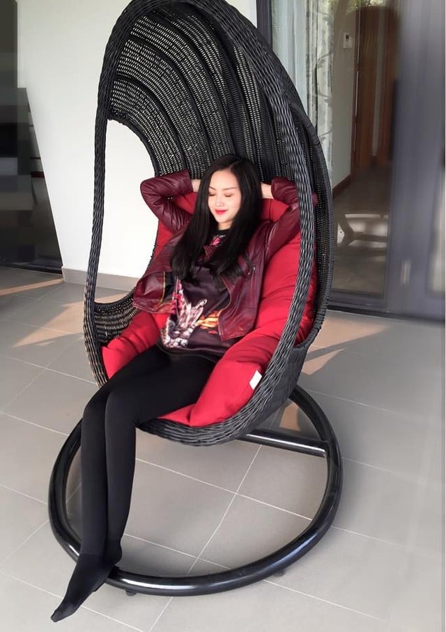 Sau Quatrian shbet hiện đang mở, Tâm Tít lui về sau hậu trường chăm lo cho tổ ấm ít tham gia các sự kiện giải trí. Hiện tại, cặp đôi đang hạnh phúc chờ đón em bé đầu lòng ra đời.