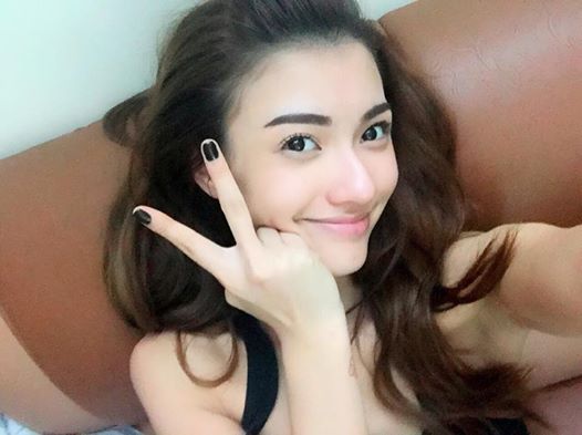 Hồng Quế 'đốn tim' fan khi khoe ảnh 'tự sướng' đẹp không tì vết.