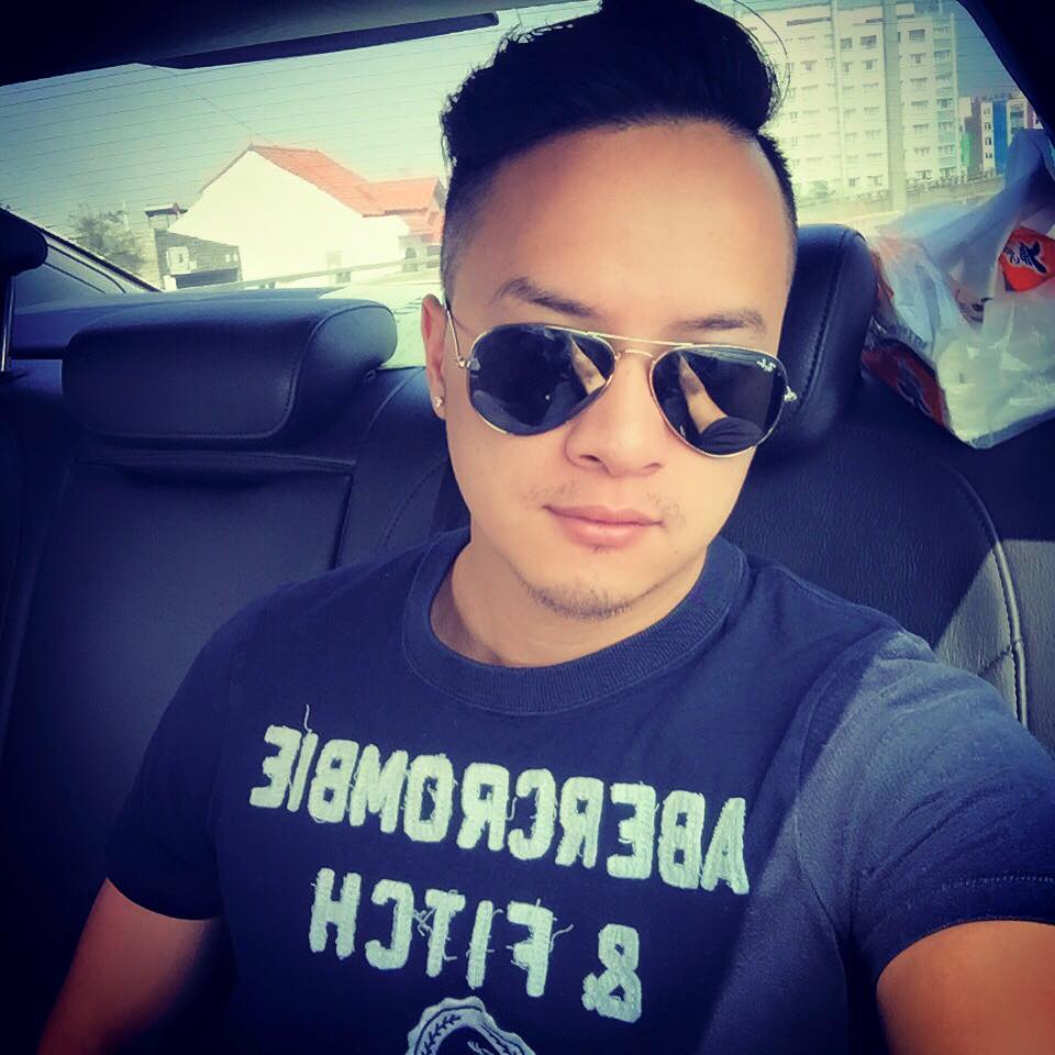 Cao Thái Sơn khoe râu lún phún trong bức ảnh selfie mới nhất của mình.