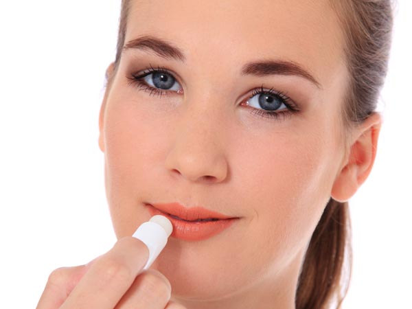 Bí quyết chăm sóc môi cho người hay dùng son