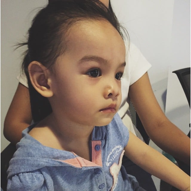 Phạm Quỳnh Anh khoe ảnh con gái Bella lên trang cá nhân. Hầu như ai cũng có cùng nhận xét rằng trông cô bé càng lớn càng giống mẹ.