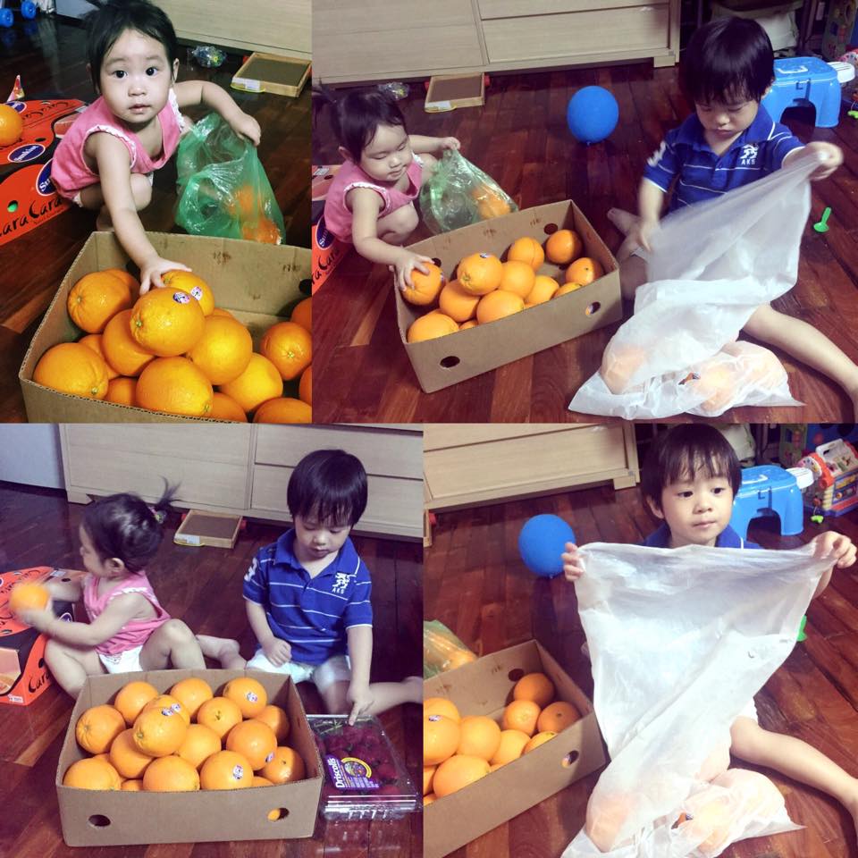 Lý Hải khoe căn phòng như cửa hàng bán trái cây ngoại khi hai bé Ry và O bày ra đê chơi.