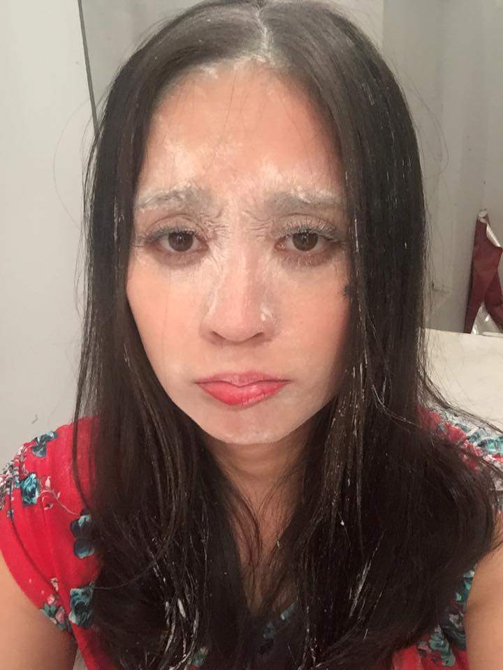 Thanh Thúy bị hành hung tả tơi: Bị té, bị tát nước, bị nhúng đầu vô tô bột trong phim mới.