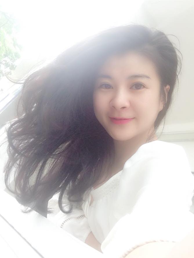 Thực ra con người ta có số trên đời, đen hay đỏ tuỳ thuộc vào vận mệnh. Bất luận làm nhiều hay ít, chỉ cần cảm thấy niềm vui trong đó là được. Khi người ta vui, thế giới của người đó sẽ vui, những người trong thế giới của họ cũng vui. Mỗi người đều có thế giới của riêng mình. Những người có duyên với nhau, thế giới của họ mới có một phần trùng nhau…- Nữ diễn viên Kim Oanh bày tỏ