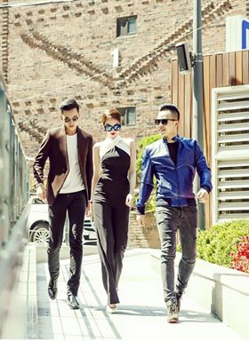 Ngọc Trinh sánh vai cùng Khắc Tiệp và một người bạn ở Hàn Quốc.