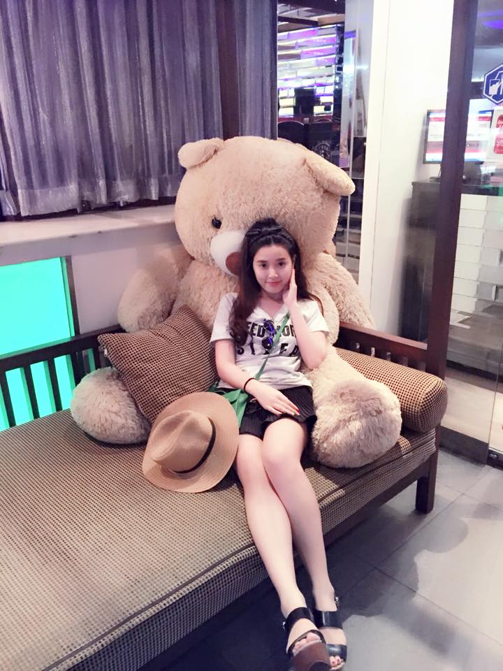Dù đã lập Shbet111 slot, casino, thể thao, xổ số nhưng hotgirl Midu lại khá trẻ trung và nhí nhảnh. Cô gái trẻ thể hiện lòng mong ước: 'Thích được gấu to ôm thế này cơ!'.