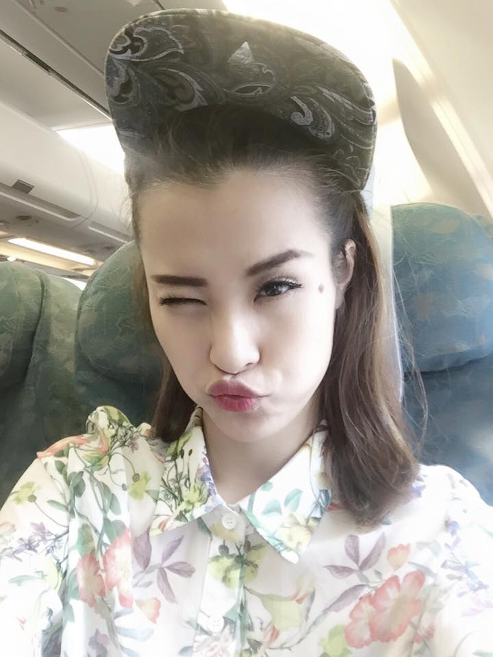 Đông Nhi tinh nghịch, nhí nhảnh với 'bộ tóc' mới.