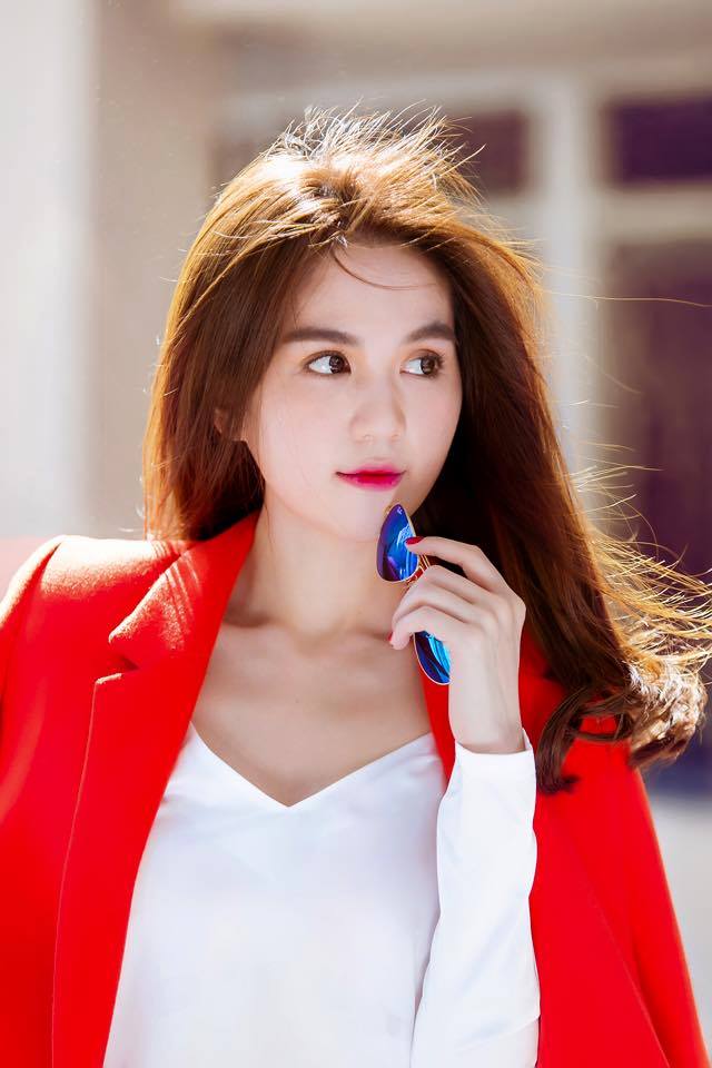 Thường xuyên đăng tải nhưng câu 'châm ngôn' về tình yêu, thêm lần nữa, Ngọc Trinh lại tiếp tục đề cập đến 'châm ngôn' tình yêu và Shbet16 chơi game trực tuyến của mình: 'Trong Shbet16 chơi game trực tuyến, bạn nhất định sẽ gặp một người. Người ấy phá vỡ những nguyên tắc, thay đổi thói quen và trở thành ngoại lệ của bạn...'.