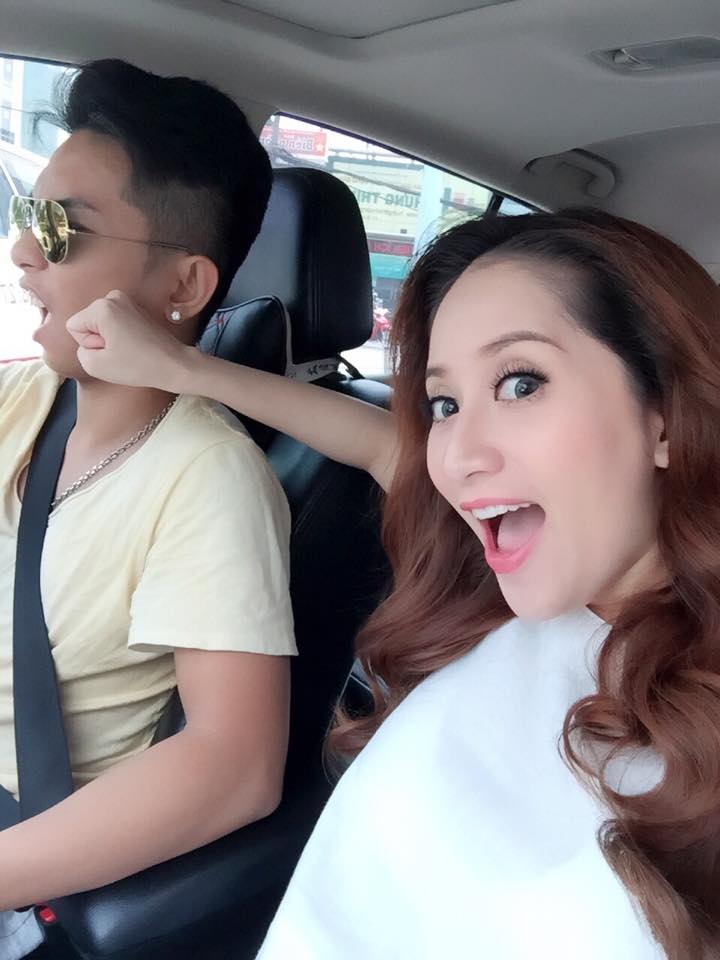 Sau ồn ào tình cảm, Khánh Thi nhắng nhít bắt nạt... Phan Hiển
