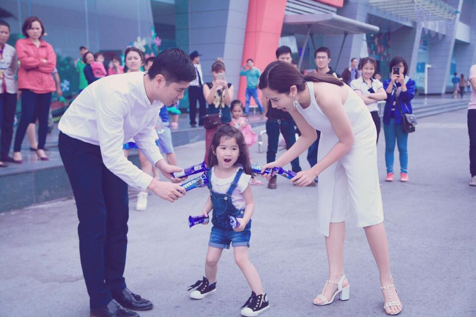 Con gái Lưu Hương Giang nhí nhảnh nhảy