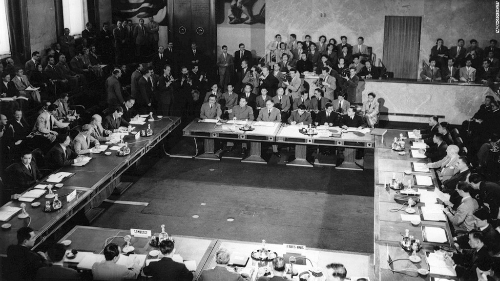 Ngày 21/7/1954, Hiệp định Geneva chia đôi Việt Nam thành hai miền Nam – Bắc, lấy vĩ tuyến 17 làm ranh giới. Chính quyền Việt Nam Cộng hòa do Mỹ hậu thuẫn tạm thời kiểm soát miền nam đất nước.