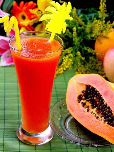 Vị ngọt của đu đủ quyện lẫn vị chua dịu của cà chua sẽ làm bạn thích thú, nhất là khi đan xen vị ngậy và thơm của sữa nữa.