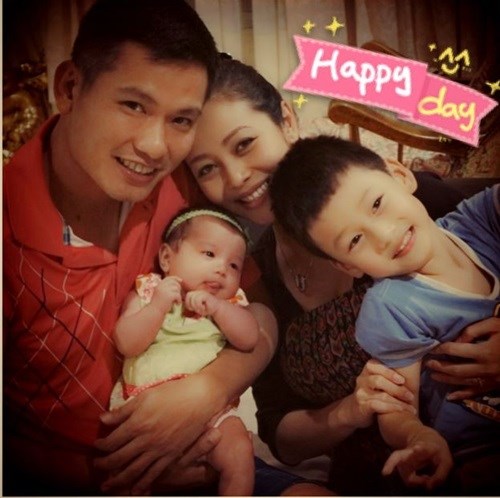 Nhưng, không giống như những gì mà nhiều người tưởng tượng, Đức Hải là một người cha dượng hết sức mẫu mực và yêu thương con trai của vợ.