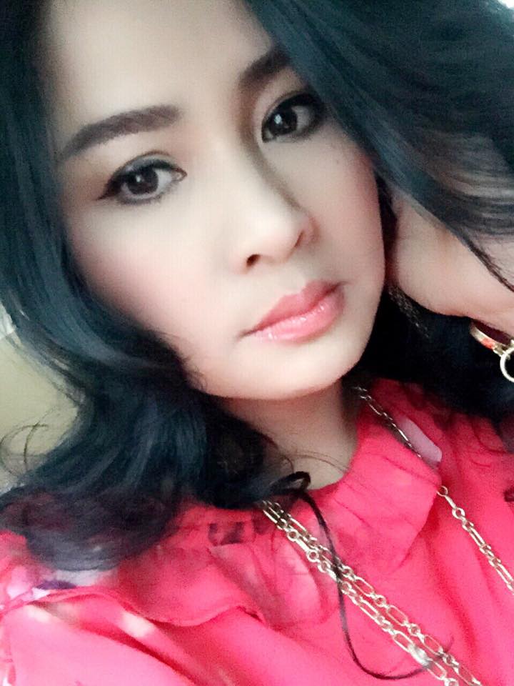 Đã lên chức bà ngoại song Diva Thanh Lam vẫn đằm thắm, trẻ trung.