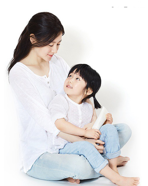 Để đảm bảo cho hai con có môi trường sống tốt nhất, Lee Young Ae đã chuyển nhà về vùng ngoại ô, giúp con tận hưởng cuộc sống gắn bó với thiên nhiên.