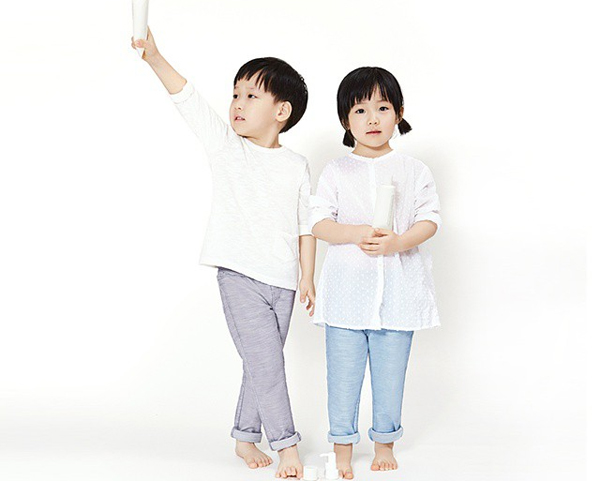 Cư dân mạng dành không ít lời khen ngợi cho cả ba mẹ con xinh đẹp này.