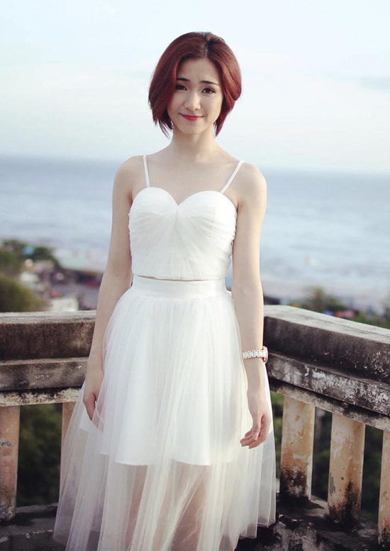 Cô xinh đẹp lộng lẫy khi trang điểm.