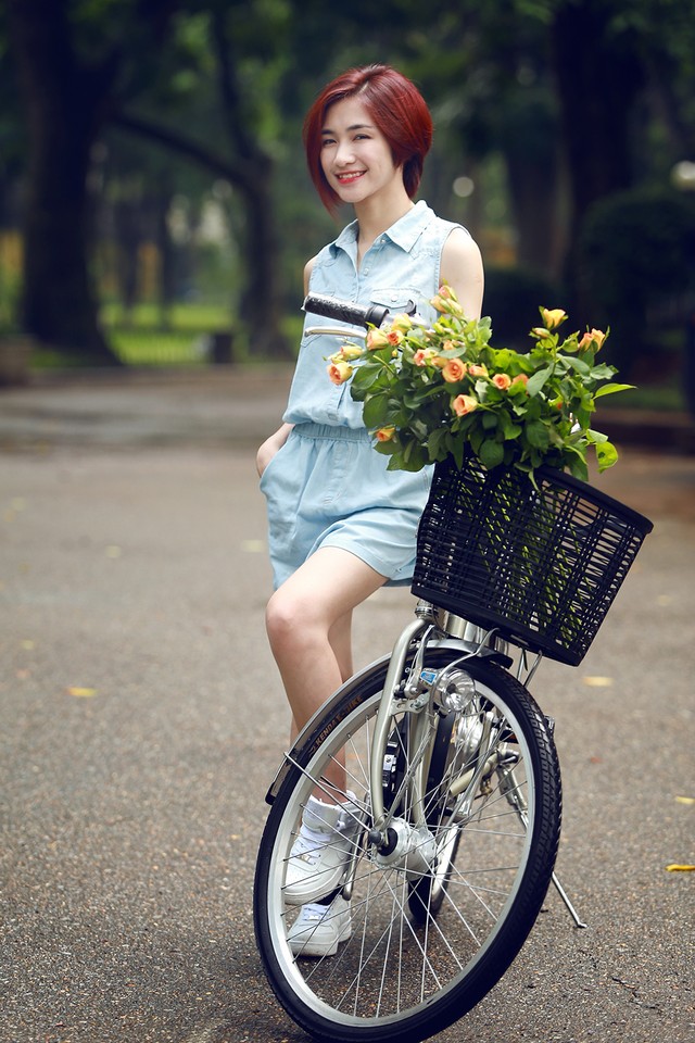 Mái tóc ngắn giúp Hòa Minzy cá tính hơn rất nhiều.