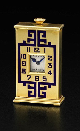 Một chiếc đồng hồ vàng của Cartier giá từ 8.000-12.000 bảng Anh.