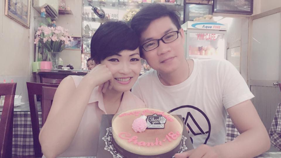 Phương Thanh hạnh phúc mừng sinh nhật muộn bên trai trẻ