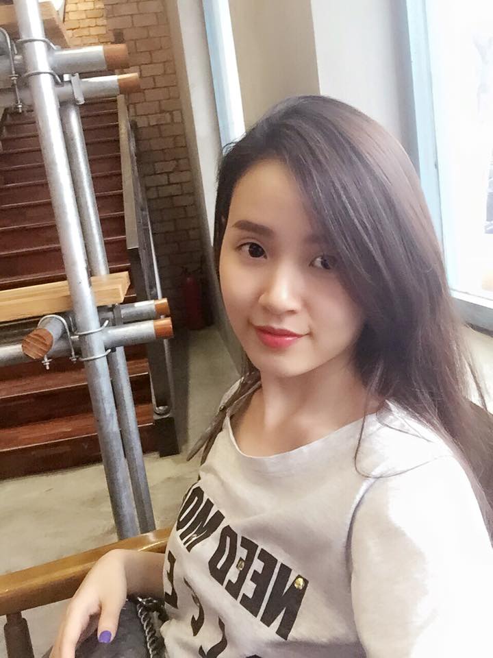 Được mệnh danh là hotgirl có Mừng SHBET phiên bản mới 2025 đẹp, Midu không ngần ngại khoe những bức hình mặt mộc dễ thương của mình.