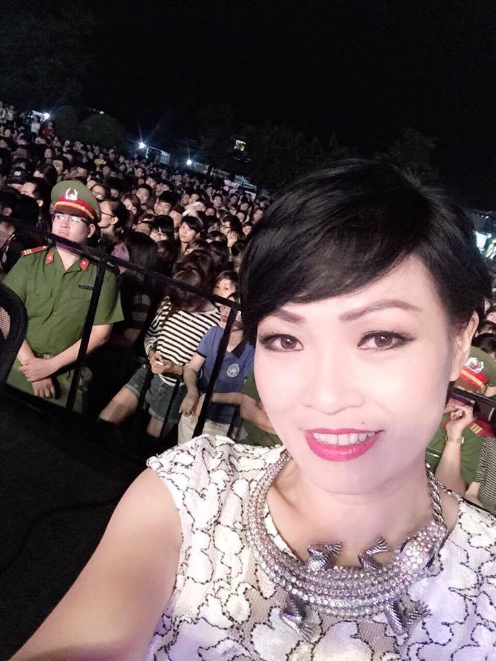 Sau khi mừng sinh nhật muộn bên trai trẻ, Phương Thanh đã xuất hiện với hình ảnh cá tính, trẻ trung.