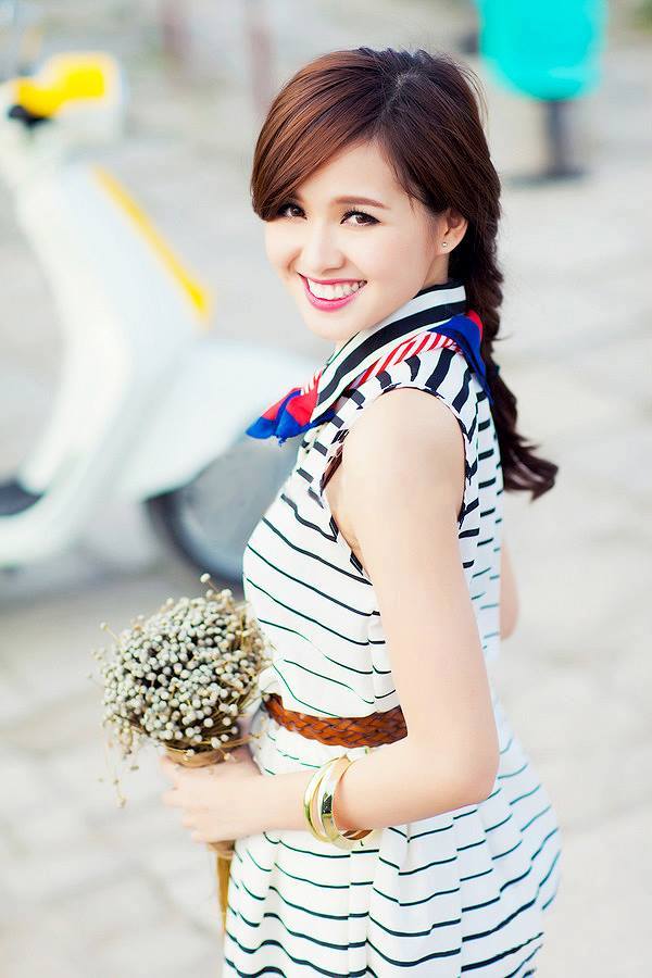 Sắp lên chức mẹ nhưng Tâm Tít vẫn rất nhí nhảnh. Bức ảnh thời con gái của hotgirl đã nhận được nhiều phản hồi tốt từ phía người hâm mộ.