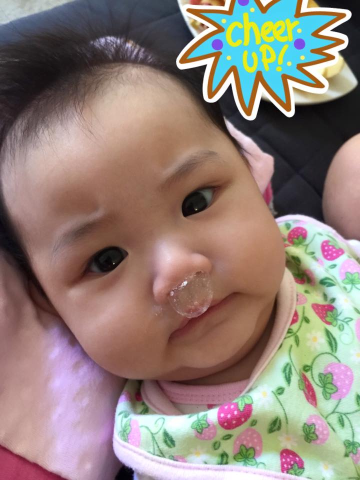 Sau khi ngày sinh cận kề, Thái Hà phải trở về Việt Nam tiếp tục công việc và mẹ Maya lại sang Mỹ để chăm sóc con gái. Trong hình, công chúa nhỏ nhà Maya có khuôn mặt bụ bẫm, cùng đôi mắt to tròn đáng yêu.