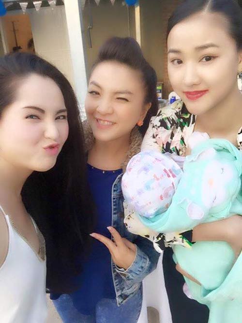 Maya vẫn rất trẻ trung và xinh đẹp sau khi sinh con.