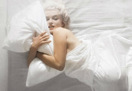 Giảm căng thẳng - ngủ nude có tác dụng cực tốt trong việc điều trị chứng căng thẳng, rối loạn thần kinh, đặc biệt là căng thẳng hệ thống thần kinh nội tạng.