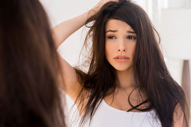 Khi bạn thấy tóc mình có dấu hiệu xơ, rối, dễ gẫy thì hãy đi khám ngay nhé, vì đây là một trong những dấu hiệu cảnh báo rằng Sh88bet đăng ký miễn phí của bạn đang thiếu hụt protein và các vitamin nhóm B.