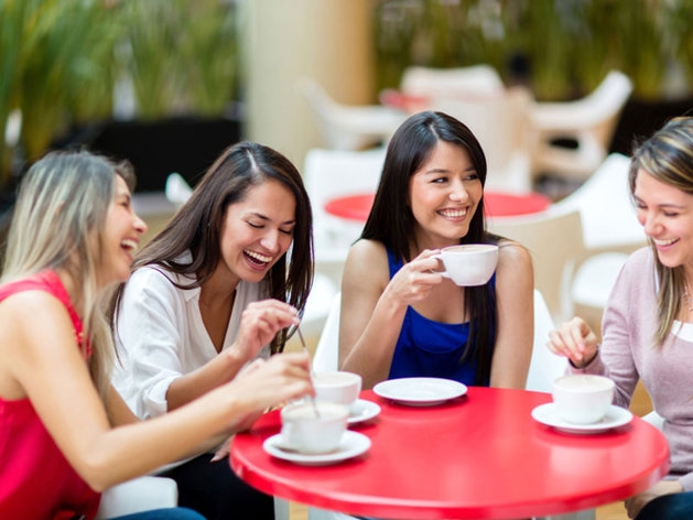 Tán gẫu - khi bạn tiêu cực, nó dễ dàng ảnh hưởng tới những người xung quanh, giống như một căn bệnh truyền nhiễm vậy. Vì vậy khi bạn buồn đừng cố tìm kiếm sự đồng cảm của những người xung quanh.