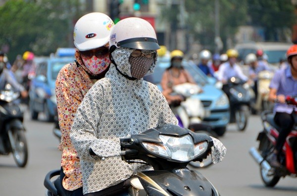 Những cô gái như hóa ninja khi ra đường.