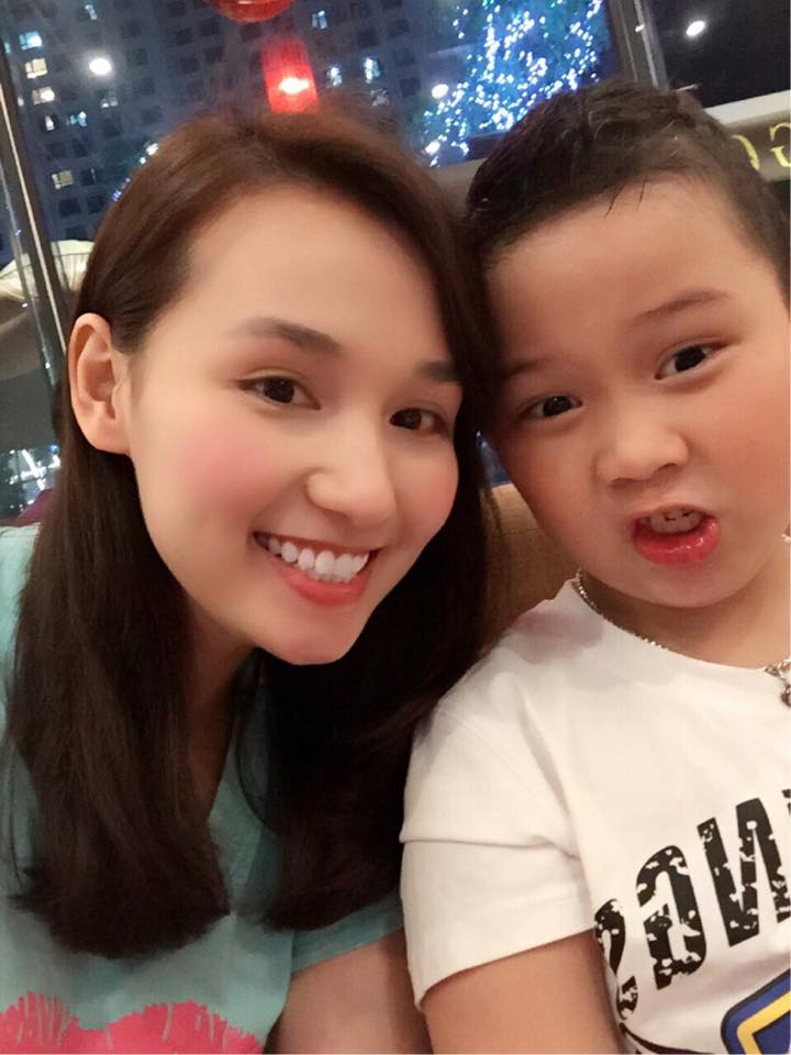 Kể từ khi lấy chồng và sinh con, Lã Thanh Huyền ít tham gia showbiz hơn trước.