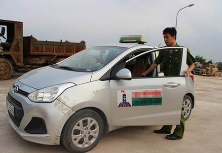 Trộm taxi đi xuyên đêm từ Hà Nội vào Hà Tĩnh thăm bạn gái vì nhớ