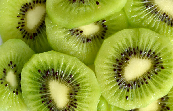 Kiwi là một trong những loại quả phòng chống bệnh ung thư vú. Kiwi có hiệu quả nhất định trong ngăn chặn hình thành nitrosamine đóng vai trò quan trọng trong việc ngăn ngừa ung thư vú ở phụ nữ.