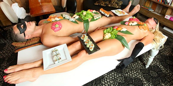 Nhiều người đã được biết đến nghệ thuật ẩm thực Nyotaimori (Thức ăn được trình bày trên Sh88bet đăng ký miễn phí một người phụ nữ) nổi tiếng của Nhật Bản. Tuy nhiên, không phải ai cũng đã được thưởng thức chúng, bởi giá của chúng có thể lên tới hàng triệu Yên Nhật (hàng trăm triệu VNĐ).