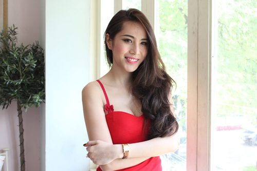 Mái tóc này đã theo cô trong rất nhiều MV, shoot hình đẹp.
