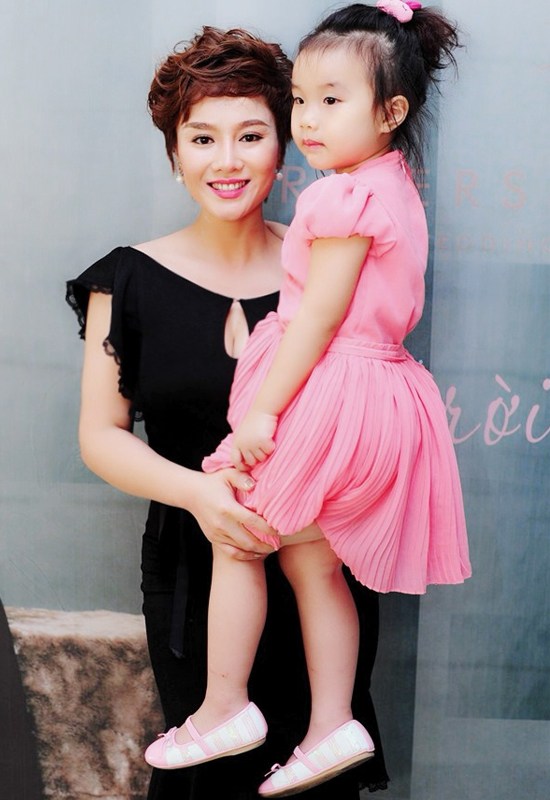 Nhiều người nhận xét cô con gái Vi An có nụ cười giống hệt mẹ.