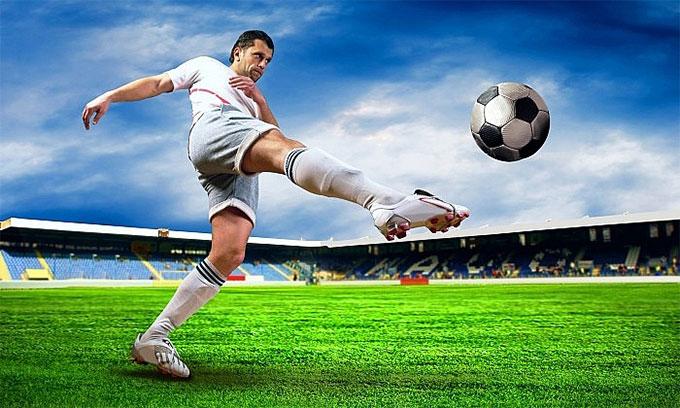 Chân váy xòe kẻ hiện đại mix cùng áo sơ mi chất liệu voan nhẹ nhàng bay bổng. Với những chi tiết như một chiếc nơ to trước ngực vừa tạo nên sự duyên dáng cho nàng công sở, vừa tạo cảm giác đầy đặn hơn.