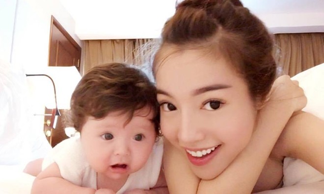 Trông hai mẹ con vô cùng đáng yêu.