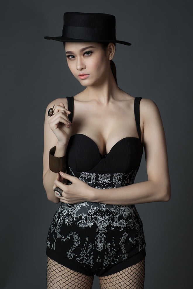 Không lâu sau khi sinh con trai đầu lòng, Trương Quỳnh Anh đã từng bước quay lại làng giải trí.